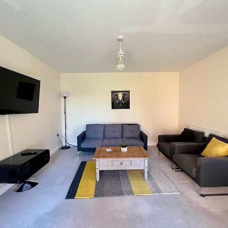 Spacious 2-Bedroom House With Free Parking Chatham  Luaran gambar