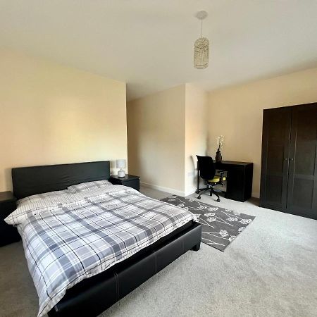 Spacious 2-Bedroom House With Free Parking Chatham  Luaran gambar