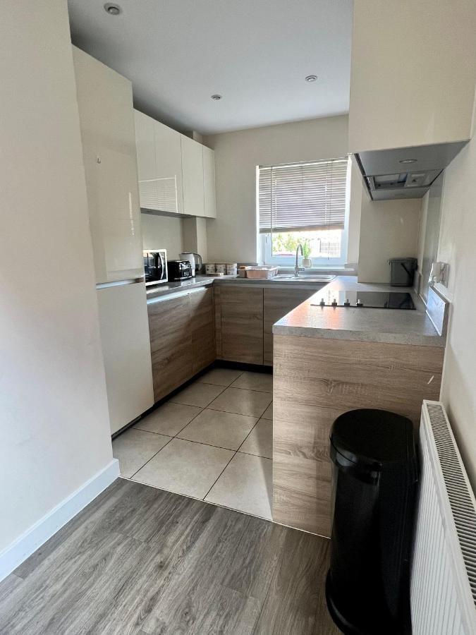 Spacious 2-Bedroom House With Free Parking Chatham  Luaran gambar