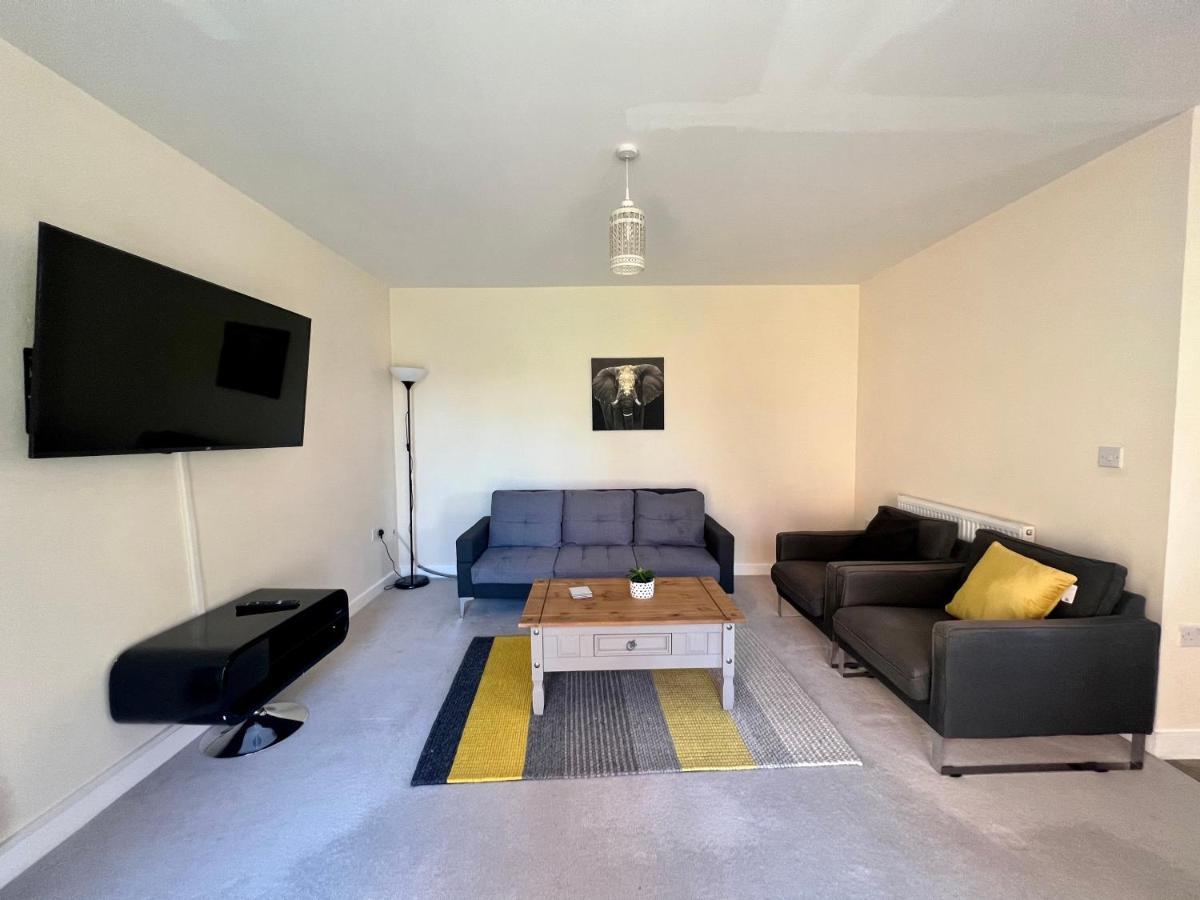 Spacious 2-Bedroom House With Free Parking Chatham  Luaran gambar