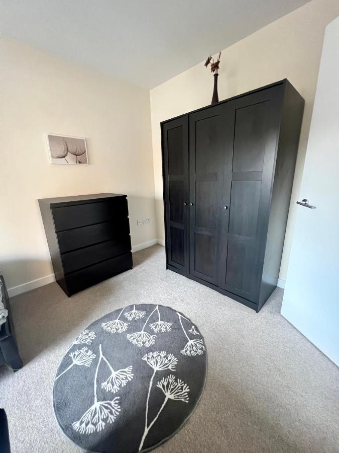 Spacious 2-Bedroom House With Free Parking Chatham  Luaran gambar