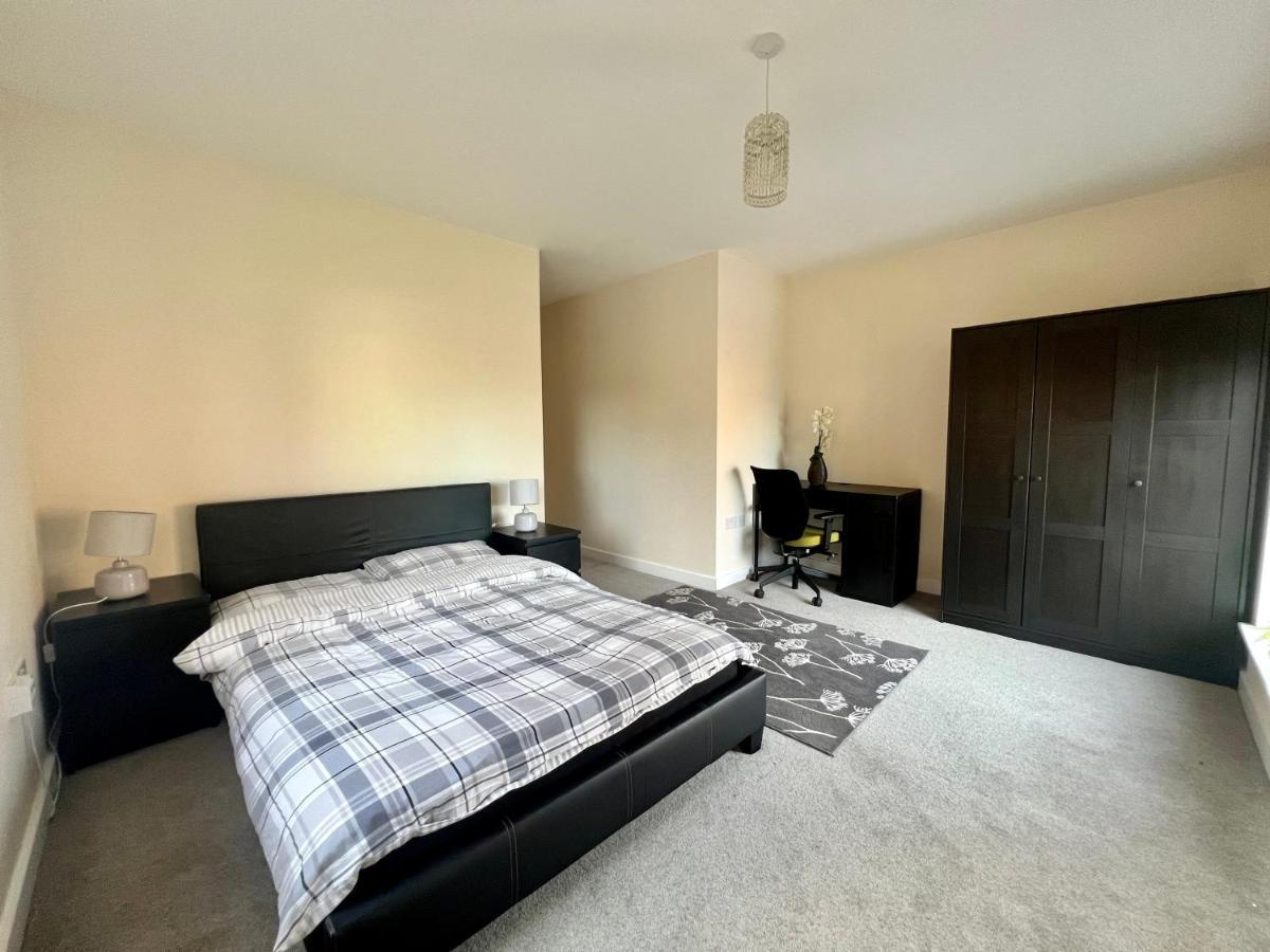 Spacious 2-Bedroom House With Free Parking Chatham  Luaran gambar