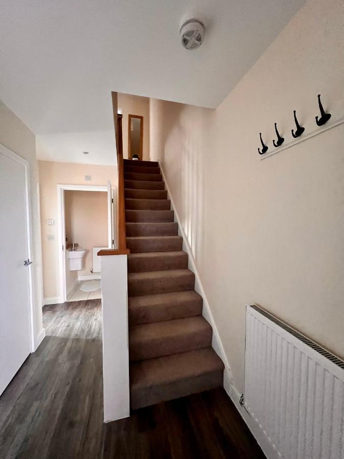 Spacious 2-Bedroom House With Free Parking Chatham  Luaran gambar